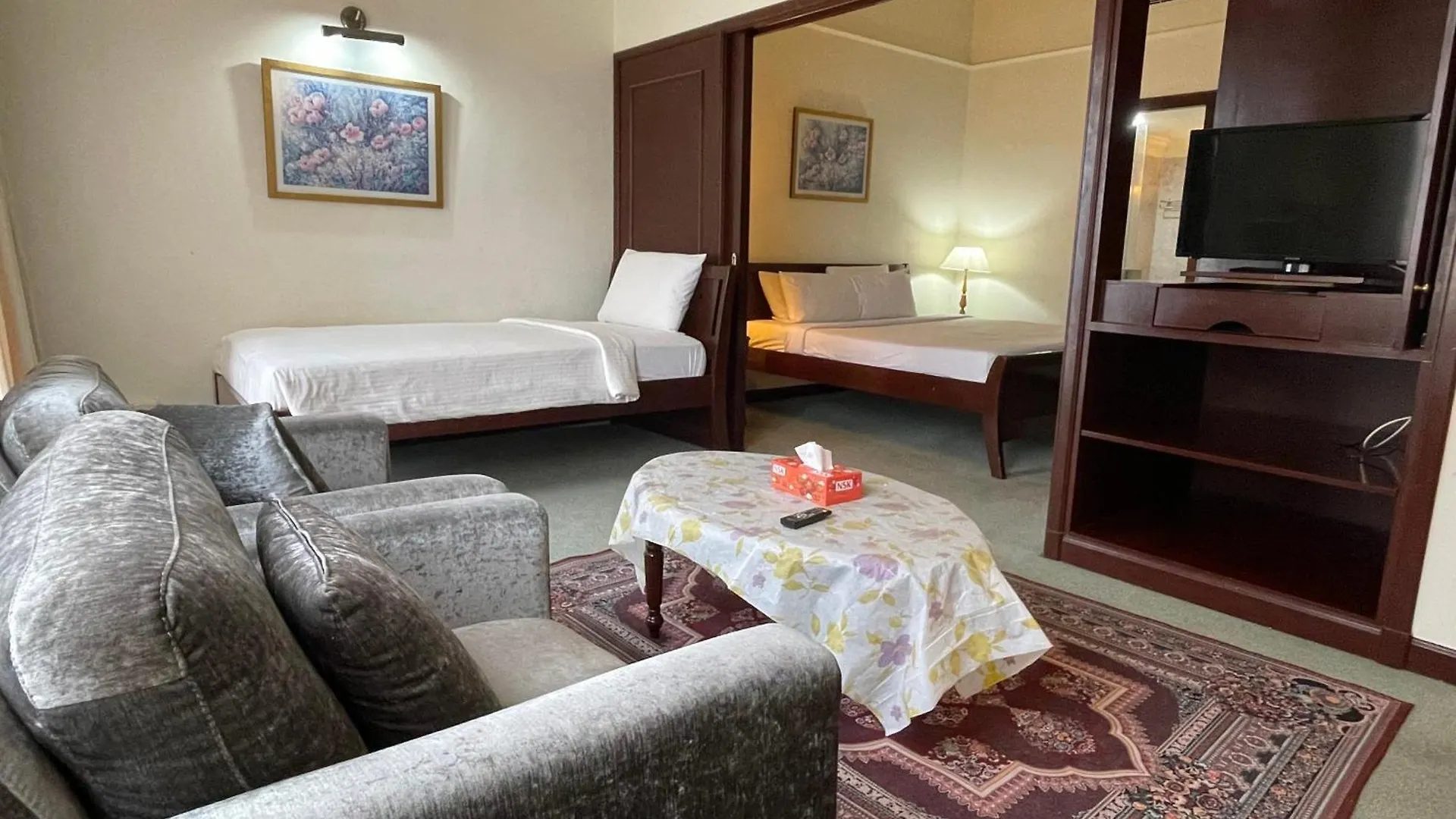 Kl Ramlee Service Suite Times Square Kuala Lumpur Malaysia